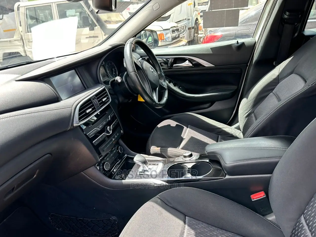Infiniti Q30 2017 White