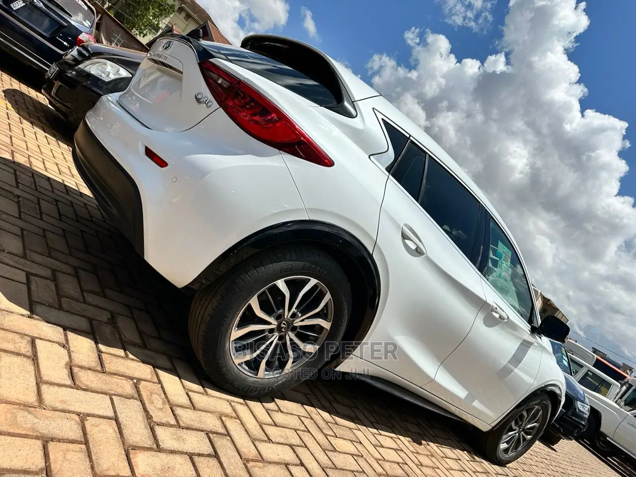 Infiniti Q30 2017 White