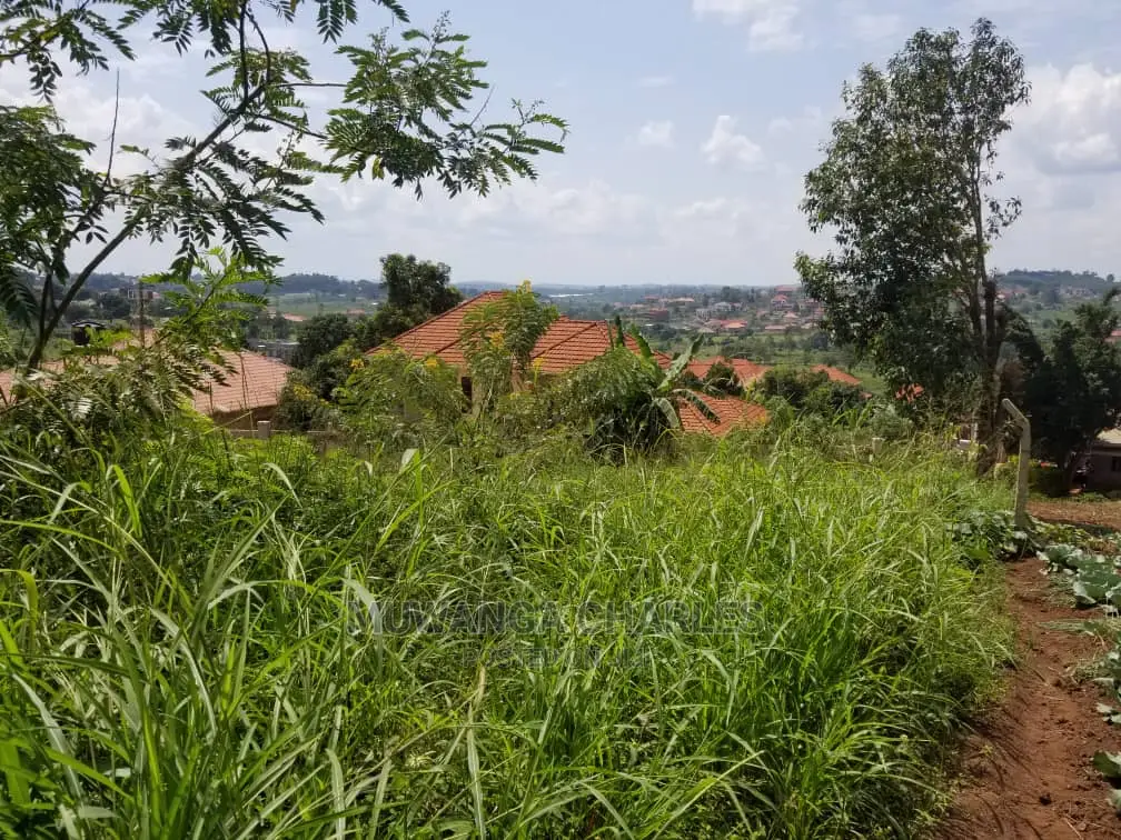 Plot in Buwate on Quick Sale