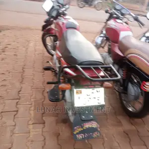 Bajaj Boxer 125 2021 Red