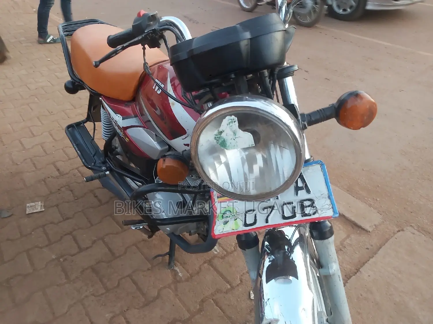 New TVS HLX 125 2019 Red