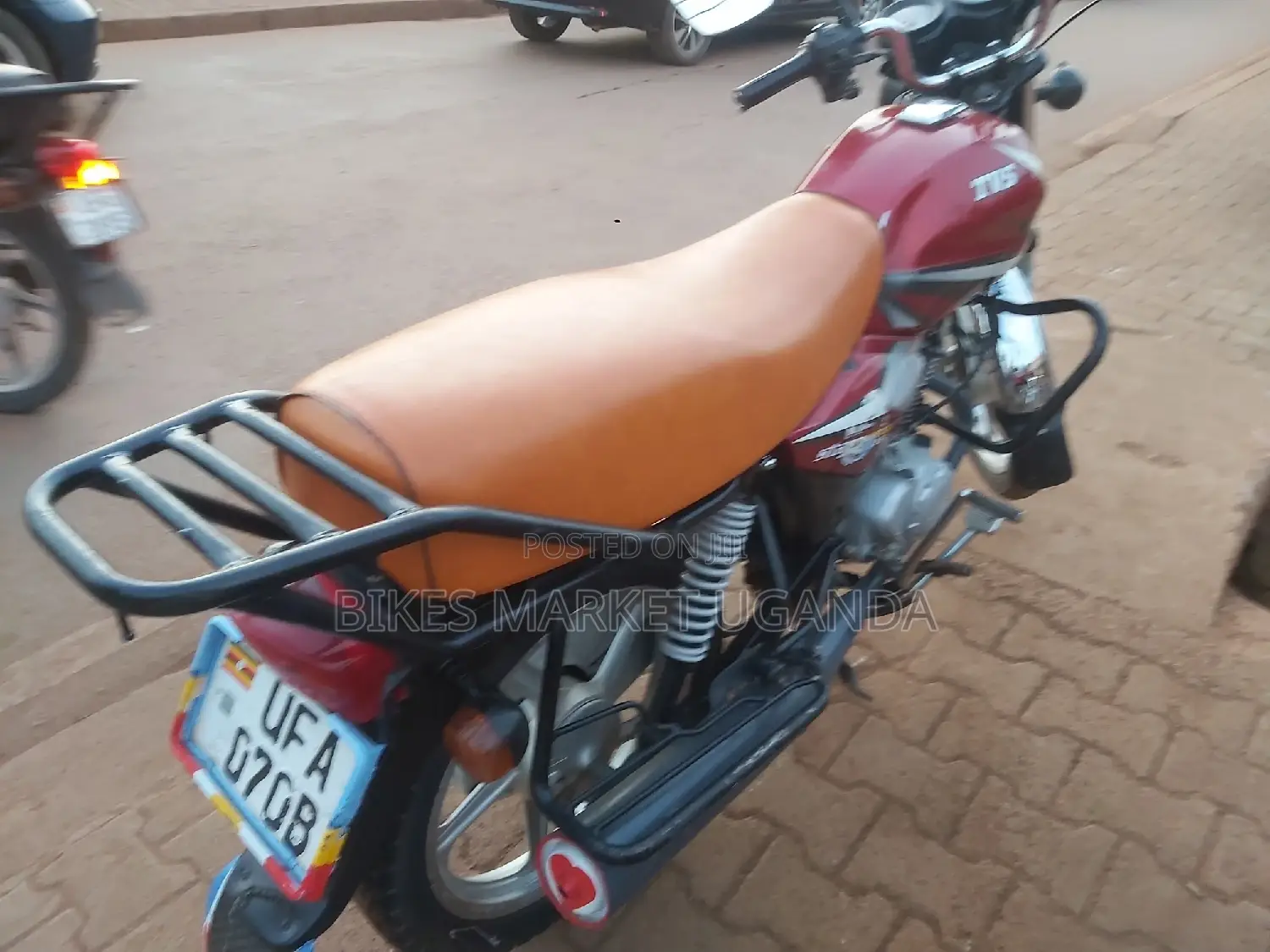 New TVS HLX 125 2019 Red