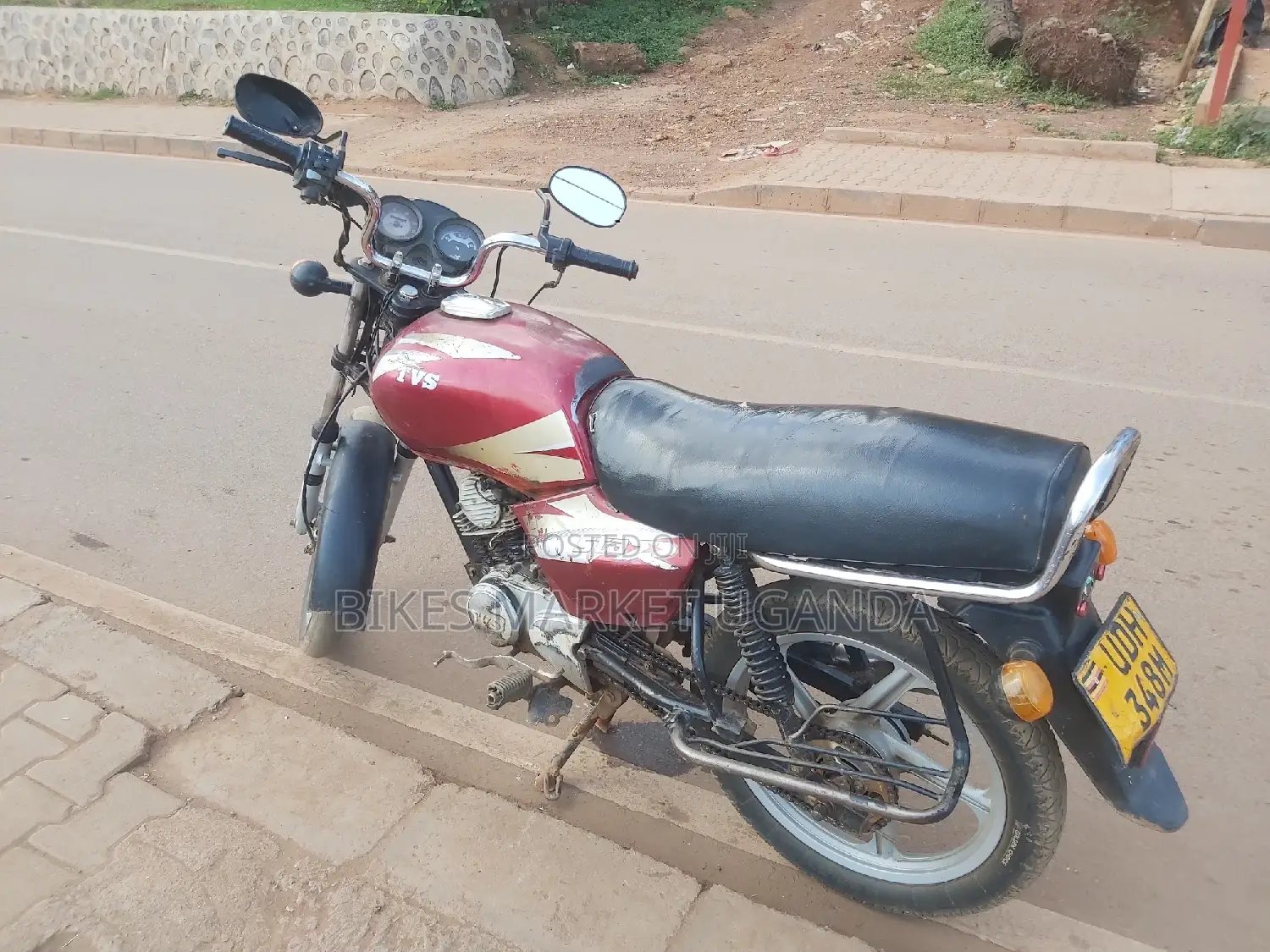 TVS HLX 125 2012 Red