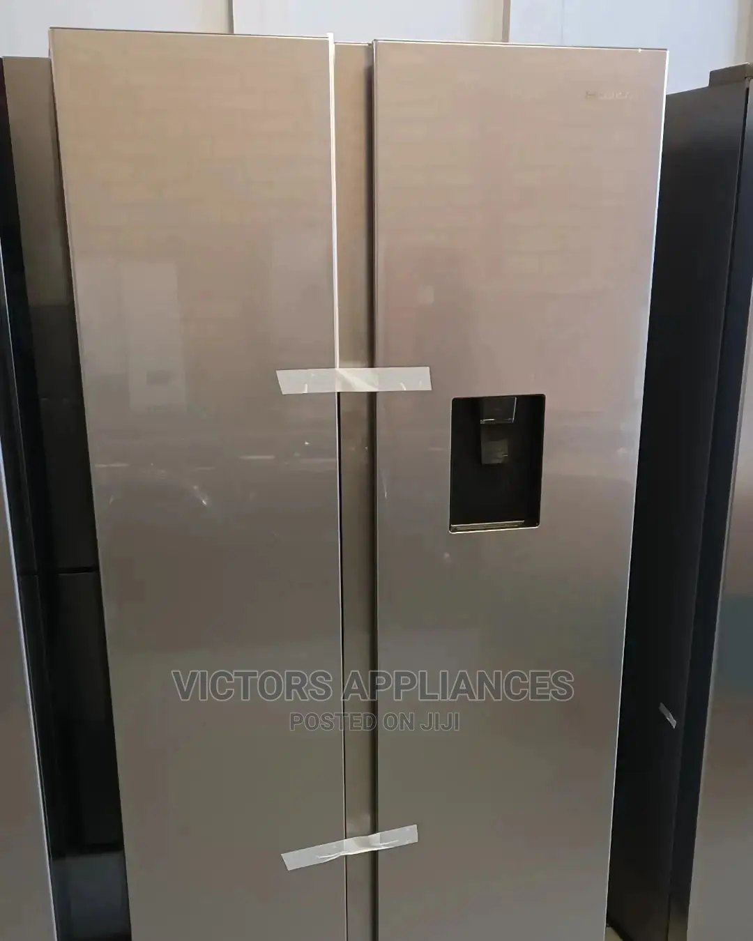 Hisense 670L Side by Side Refrigerator With Water Dispenser