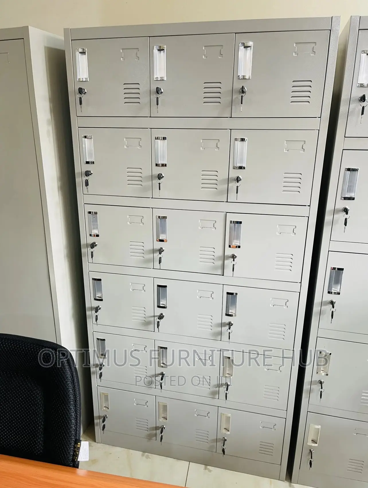 Locker (18 Compartments)