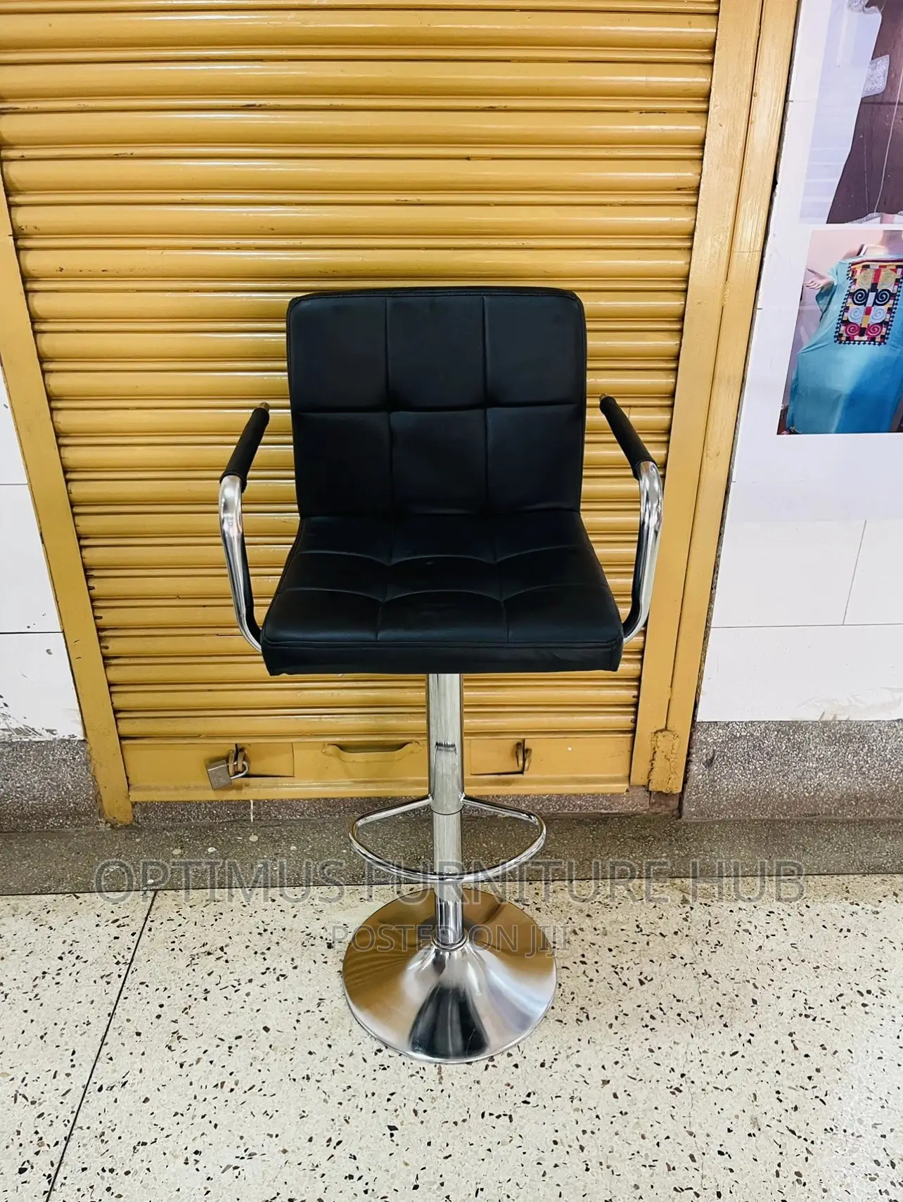 Bar Stool (With Arms)