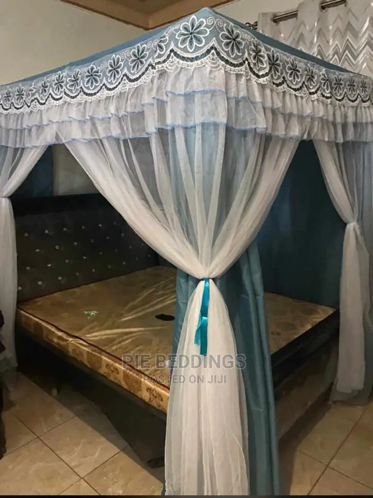 Rail Net With Curtains and 4 Stands