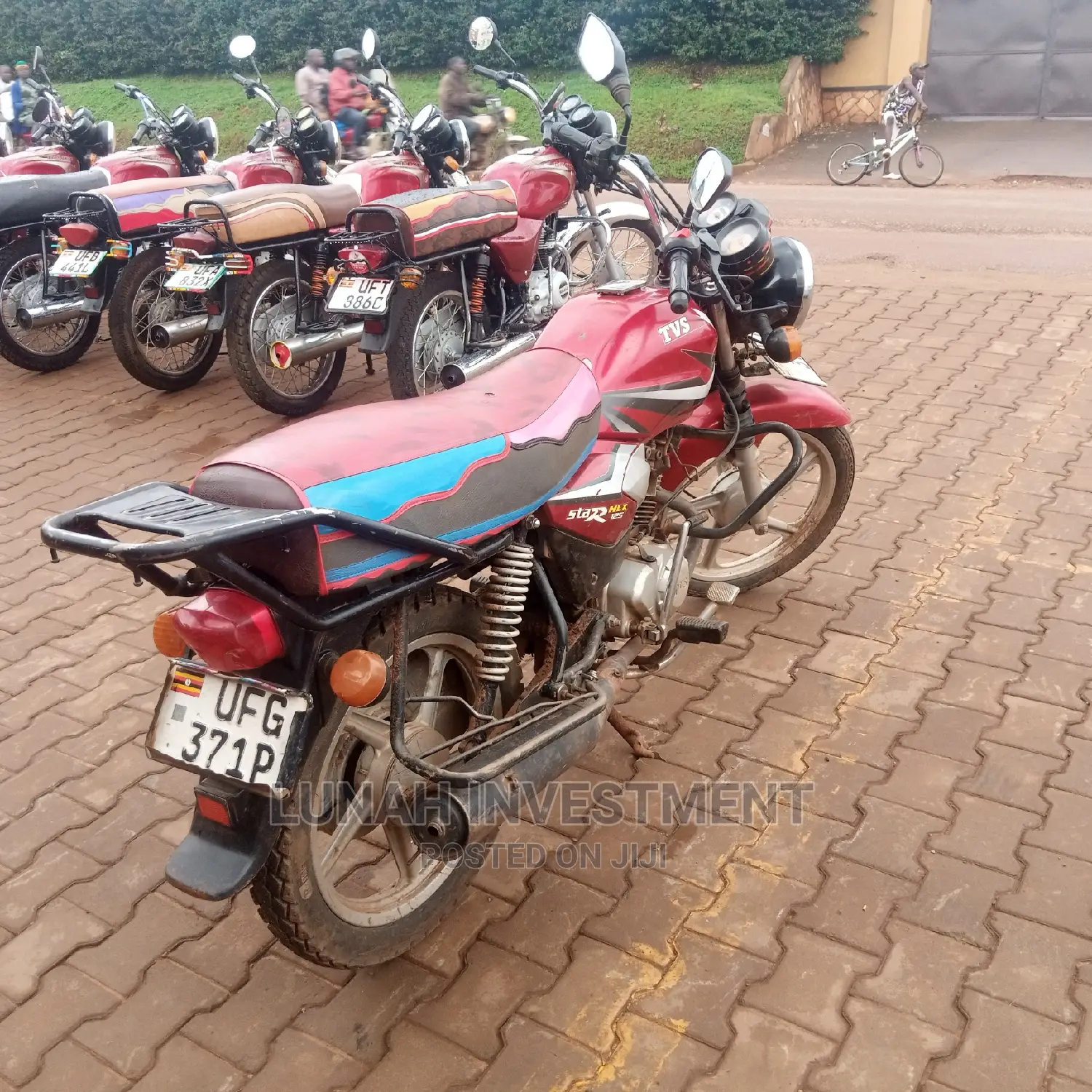TVS HLX 125 2022 Red