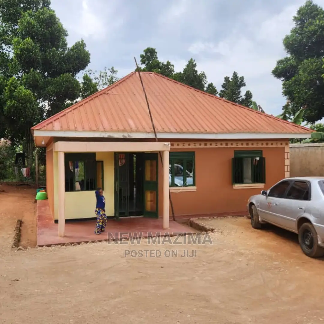 3bdrm House in Nabingo, Central Division for sale