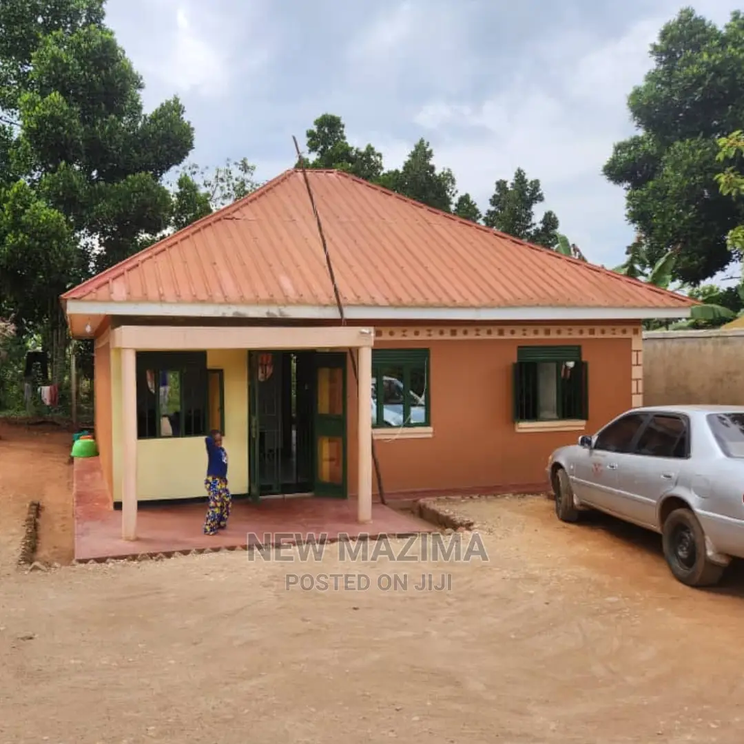 3bdrm House in Nabingo, Central Division for sale