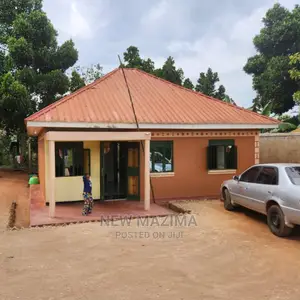 3bdrm House in Nabingo, Central Division for sale