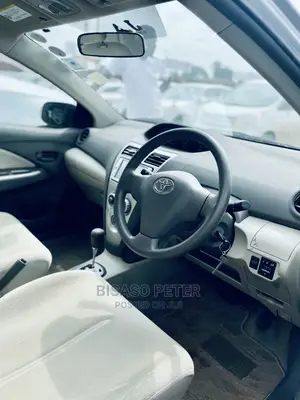 Toyota Belta 2009 Silver