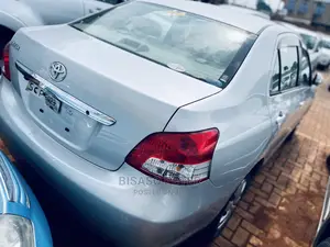 Toyota Belta 2009 Silver