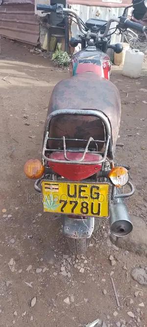 Bajaj Boxer 100 2022 Green