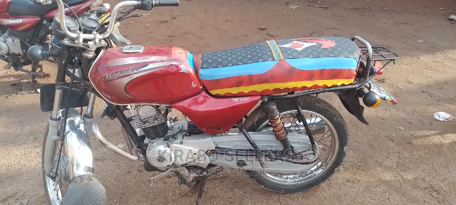 Bajaj Boxer 2022 Brown