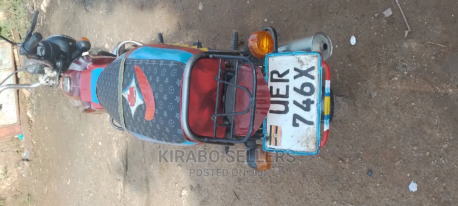 Bajaj Boxer 2022 Brown