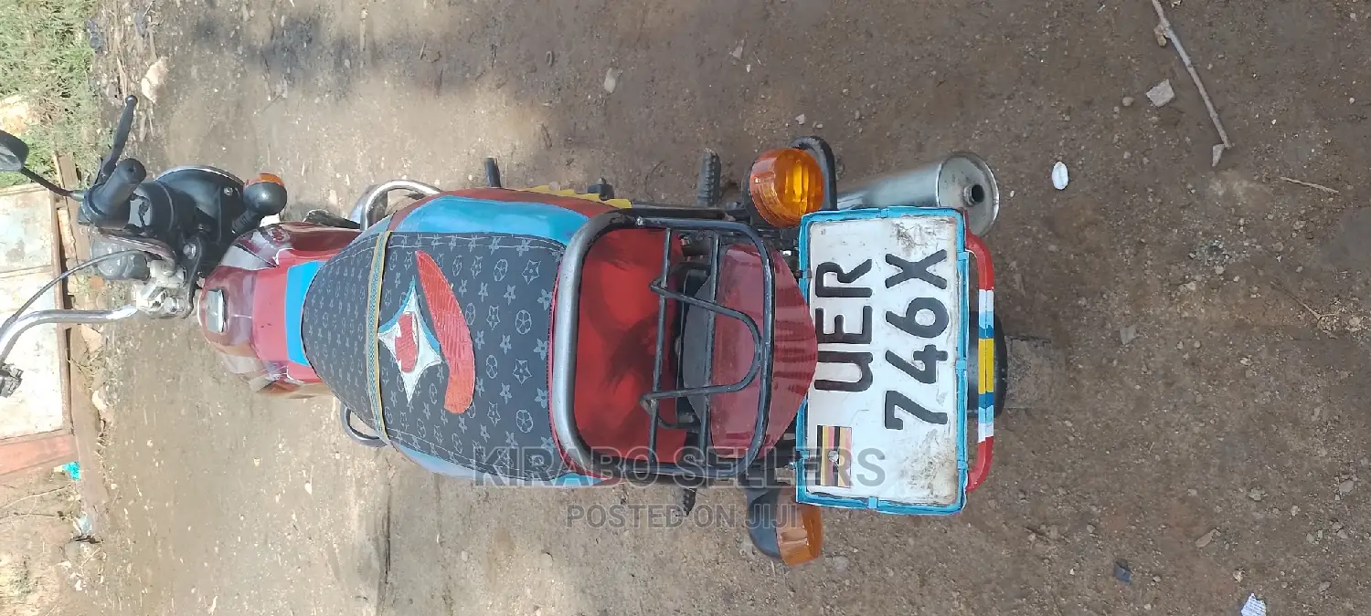 Bajaj Boxer 2022 Brown