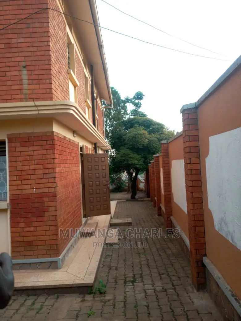 5bdrm Duplex in Fs Properties Ltd, Central Division for rent