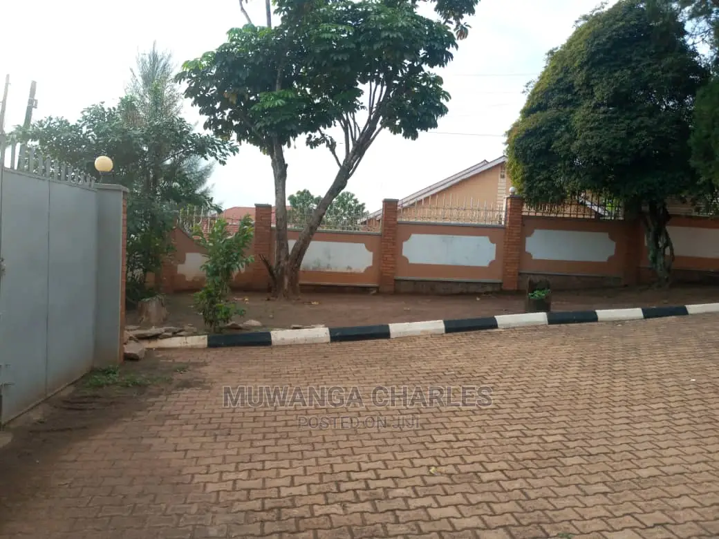 5bdrm Duplex in Fs Properties Ltd, Central Division for rent