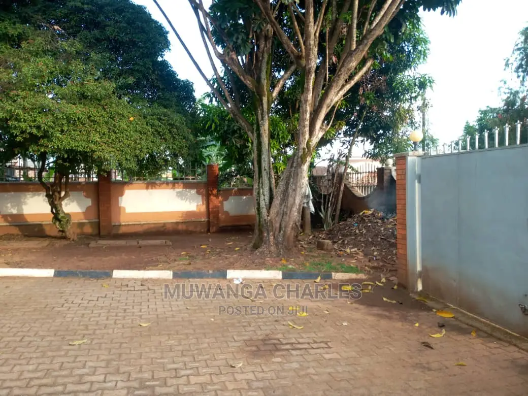 5bdrm Duplex in Fs Properties Ltd, Central Division for rent