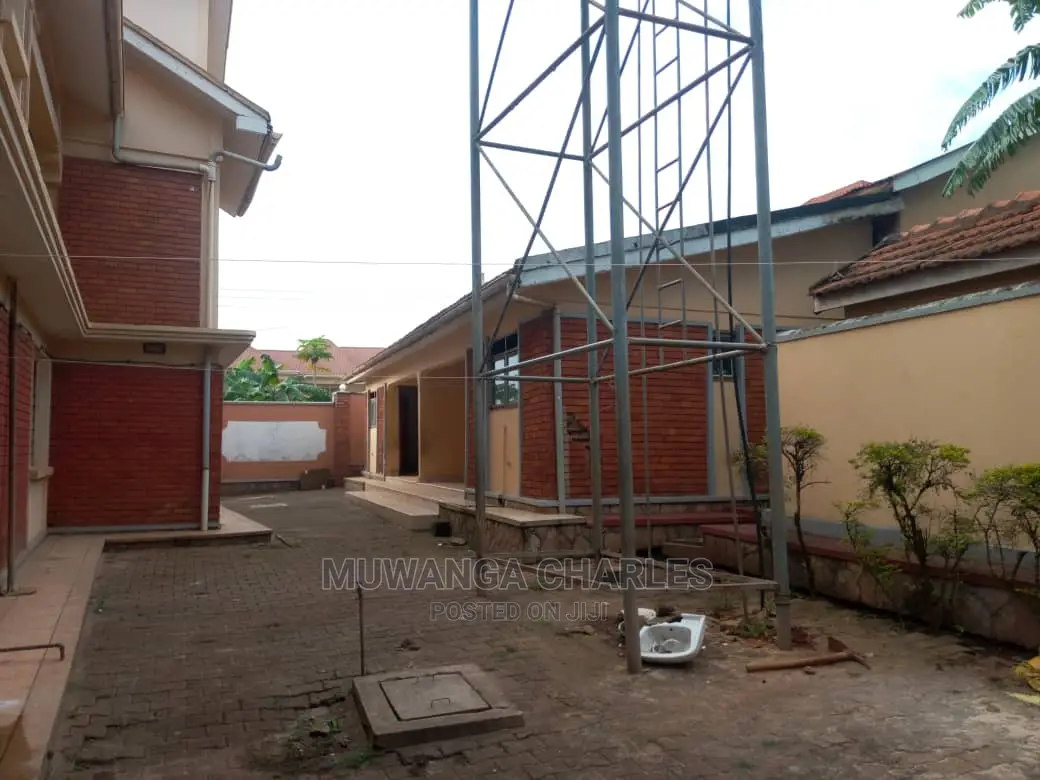 5bdrm Duplex in Fs Properties Ltd, Central Division for rent