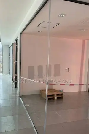 Glasses Frameless Partioning.