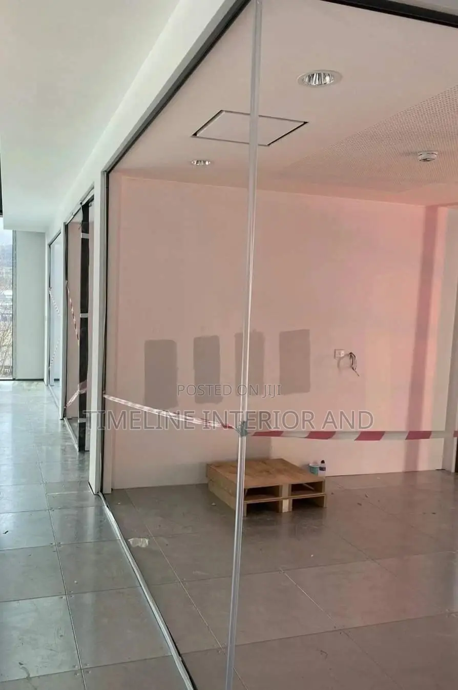 Glasses Frameless Partioning.