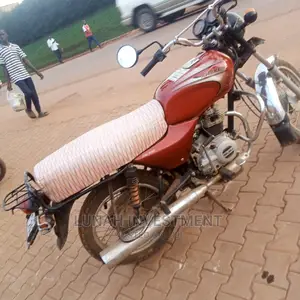 Bajaj Boxer 100 2022 Red