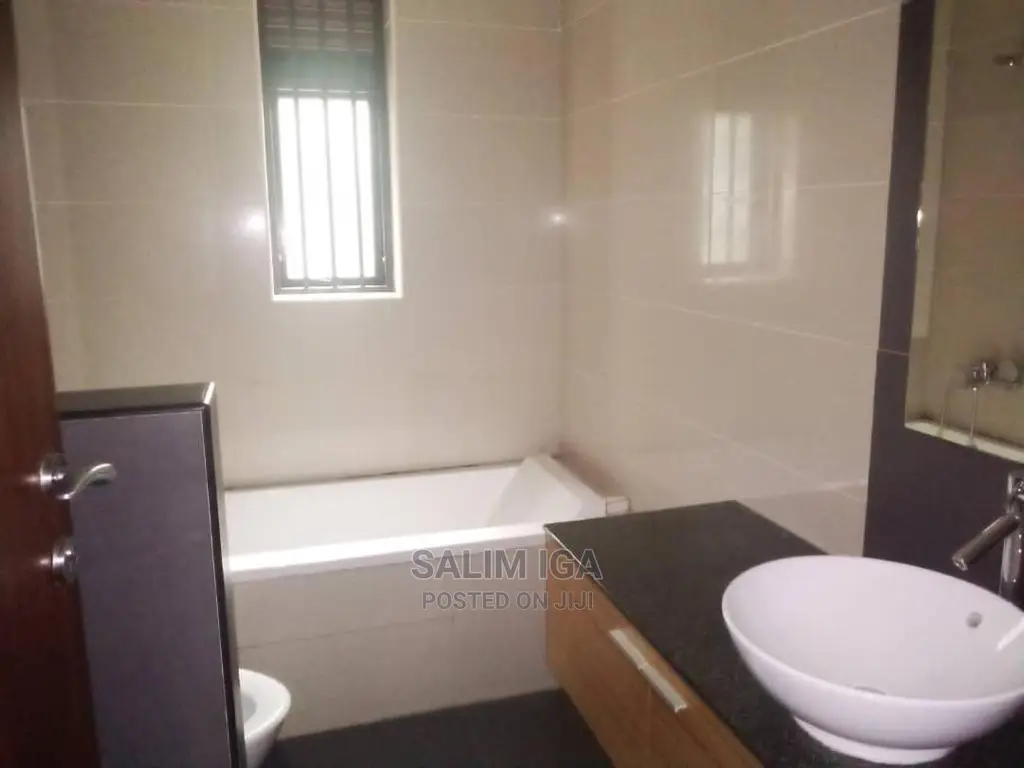 Furnished 2bdrm Townhouse / Terrace for rent