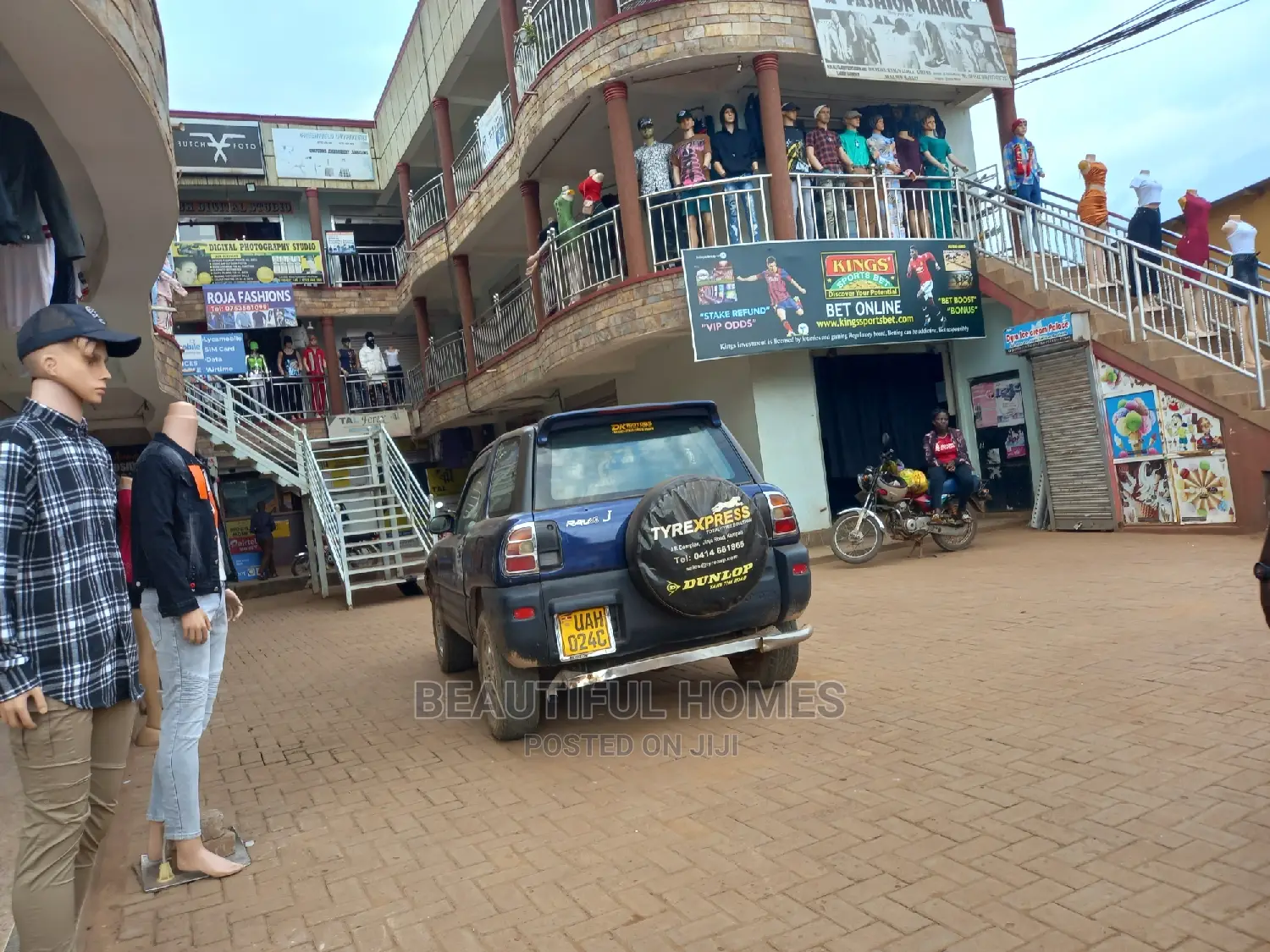Building in Kyaliwajjara for Sale