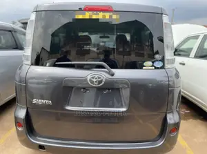 Toyota Sienta 1.5 AWD 2011 Gray
