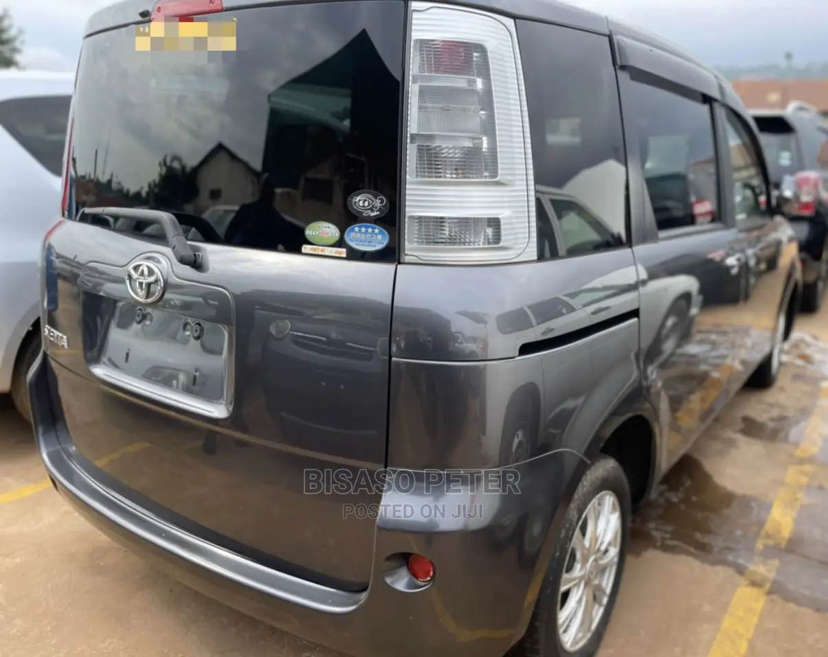 Toyota Sienta 1.5 AWD 2011 Gray