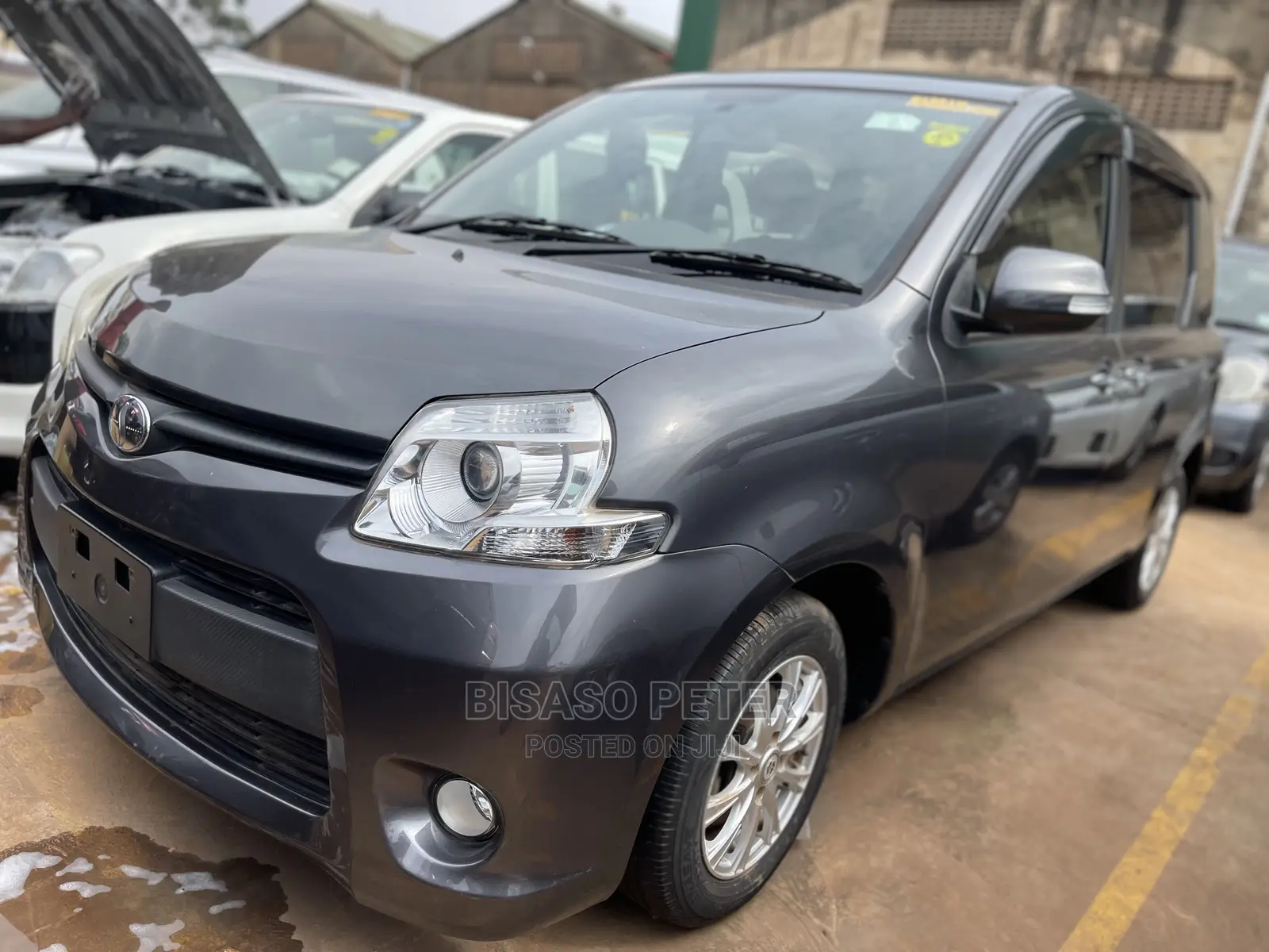 Toyota Sienta 1.5 AWD 2011 Gray
