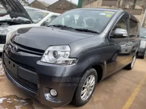 Toyota Sienta 1.5 AWD 2011 Gray