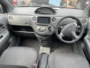 Toyota Sienta 1.5 AWD 2011 Gray