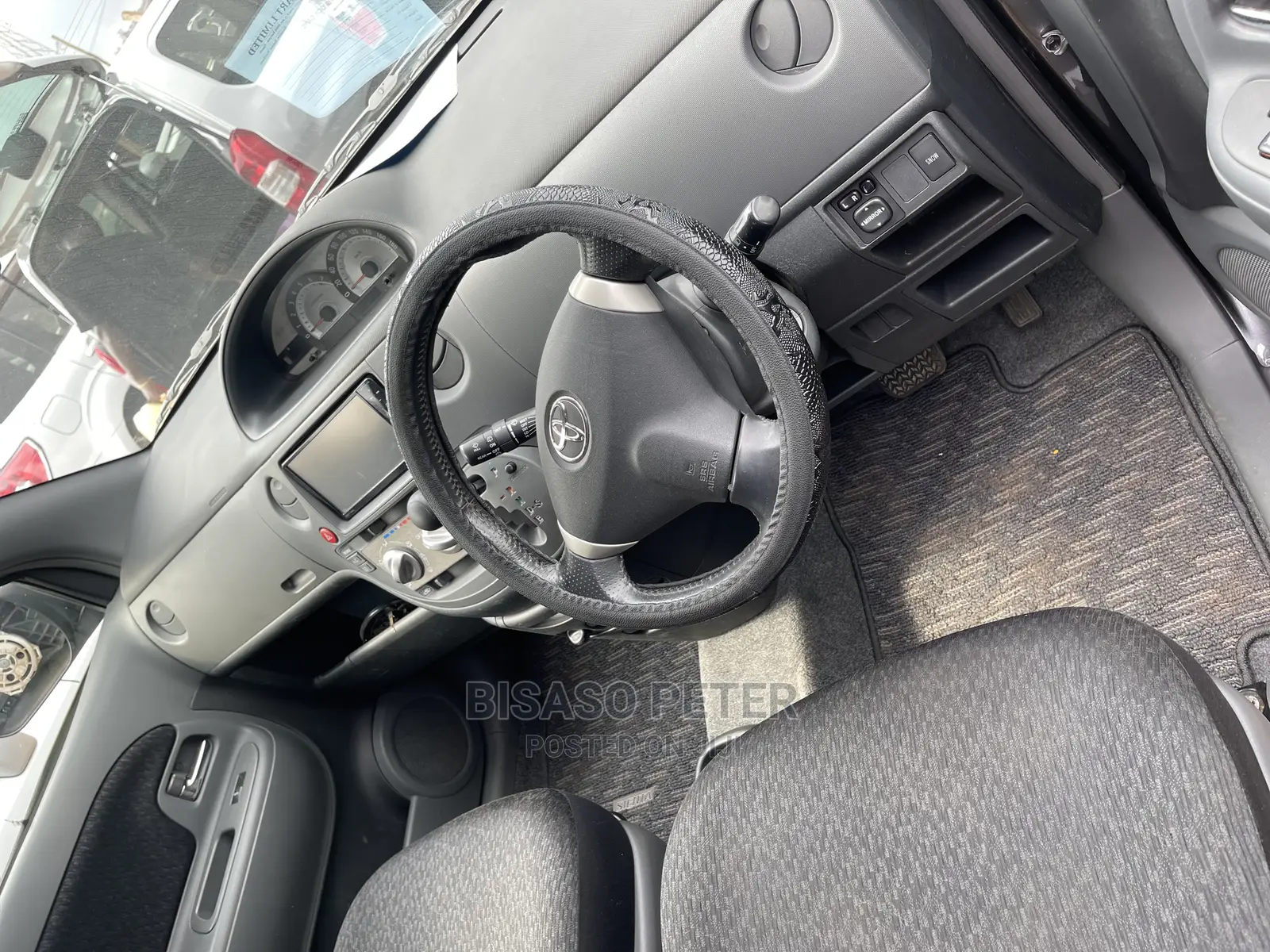 Toyota Sienta 1.5 AWD 2011 Gray