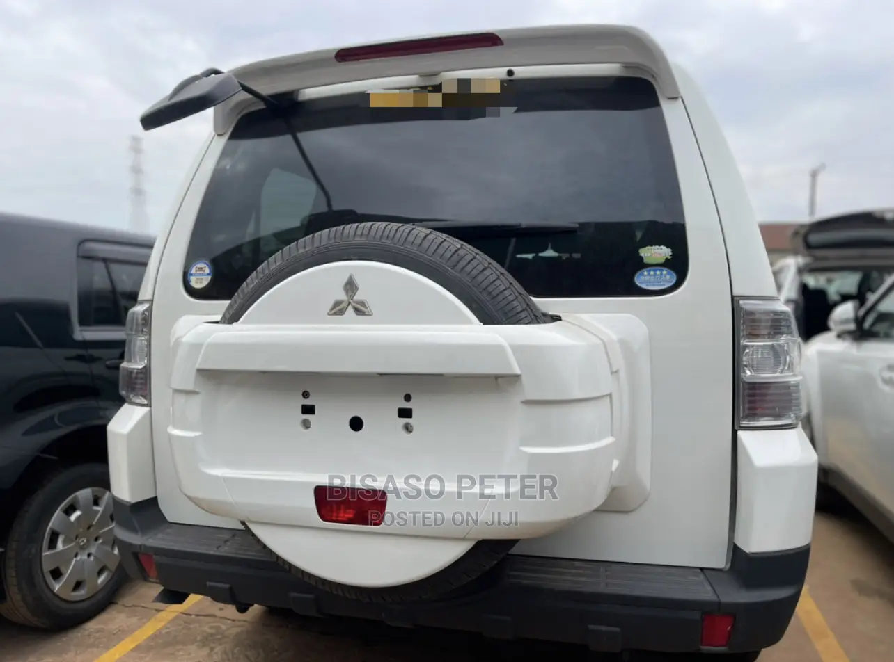 Mitsubishi Pajero 3.0 2010 White