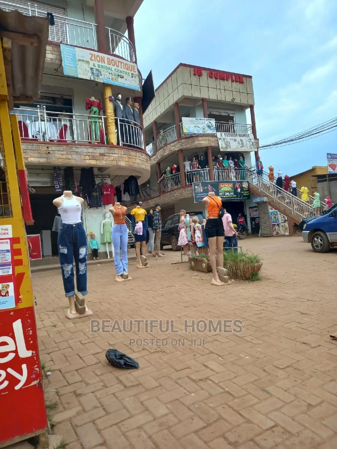 Mall in Kyaliwajjara on Sell