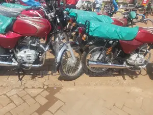 New Bajaj Boxer 100 2023 Red