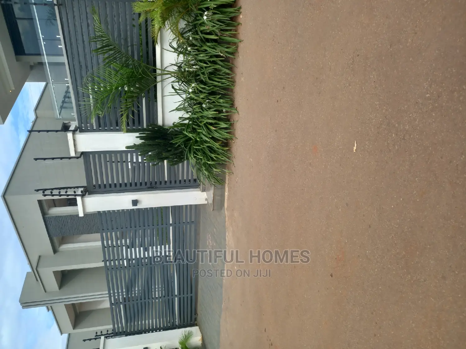 Furnished 5bdrm Mansion in Bunga Gabardine Road, Makindye for sale