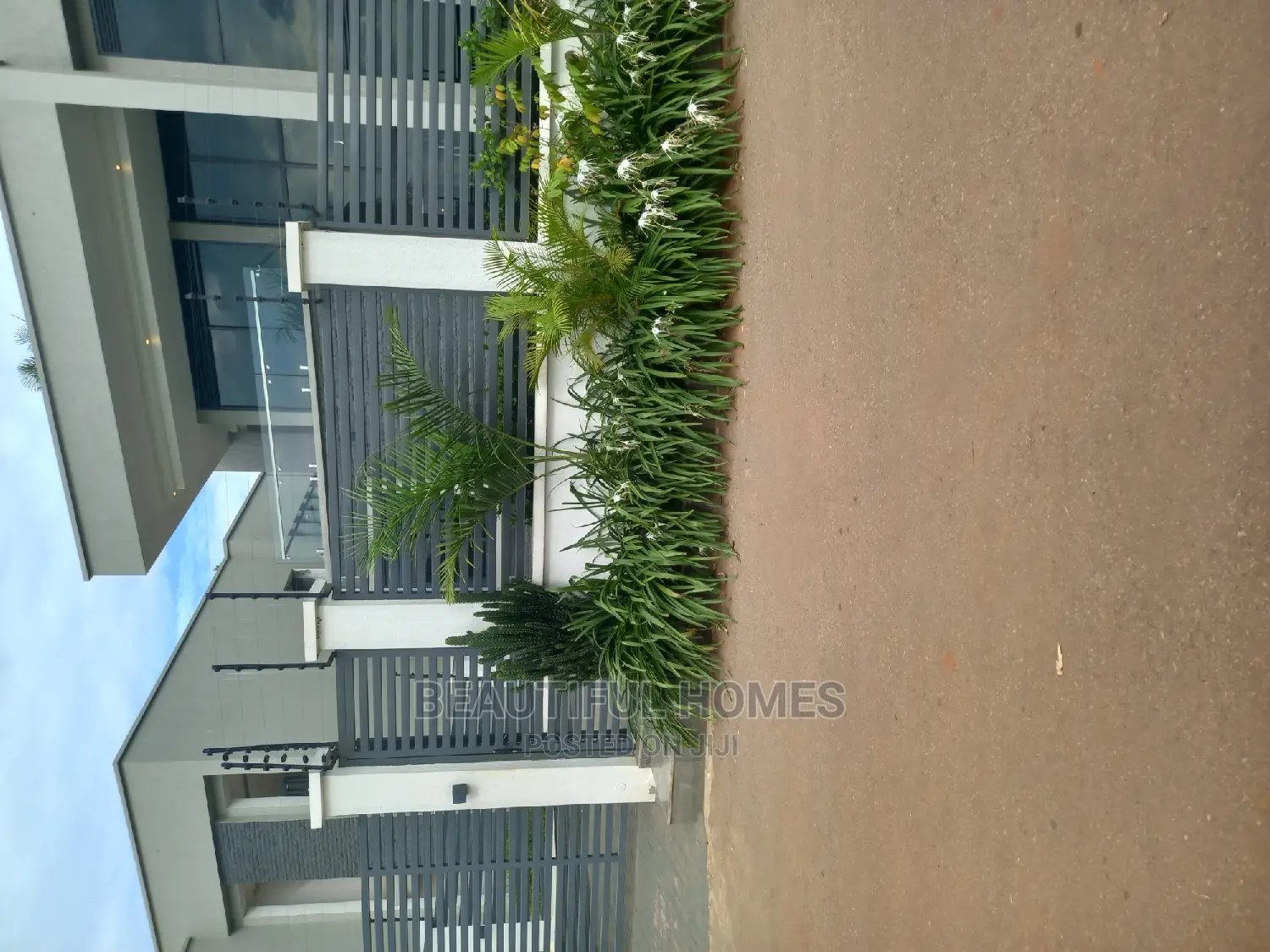 Furnished 5bdrm Mansion in Bunga Gabardine Road, Makindye for sale