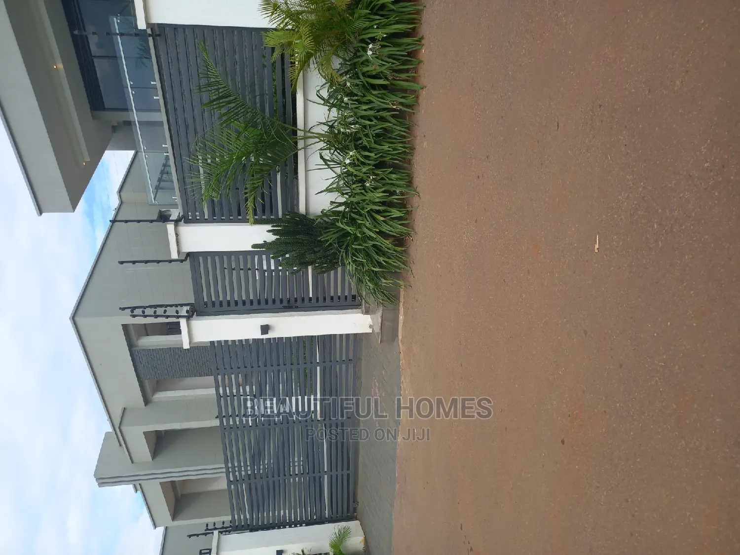 Furnished 5bdrm Mansion in Bunga Gabardine Road, Makindye for sale
