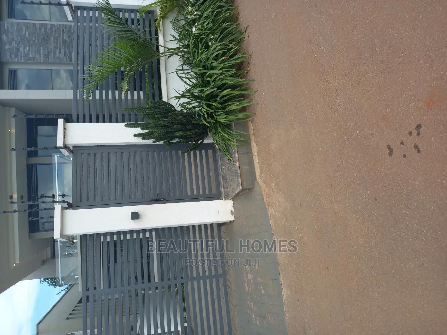 Furnished 5bdrm Mansion in Bunga Gabardine Road, Makindye for sale