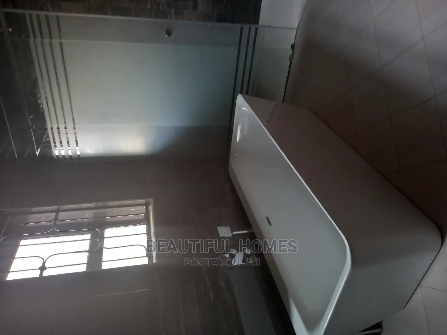Furnished 6bdrm Duplex in Munyonyo Lake View, Makindye for sale