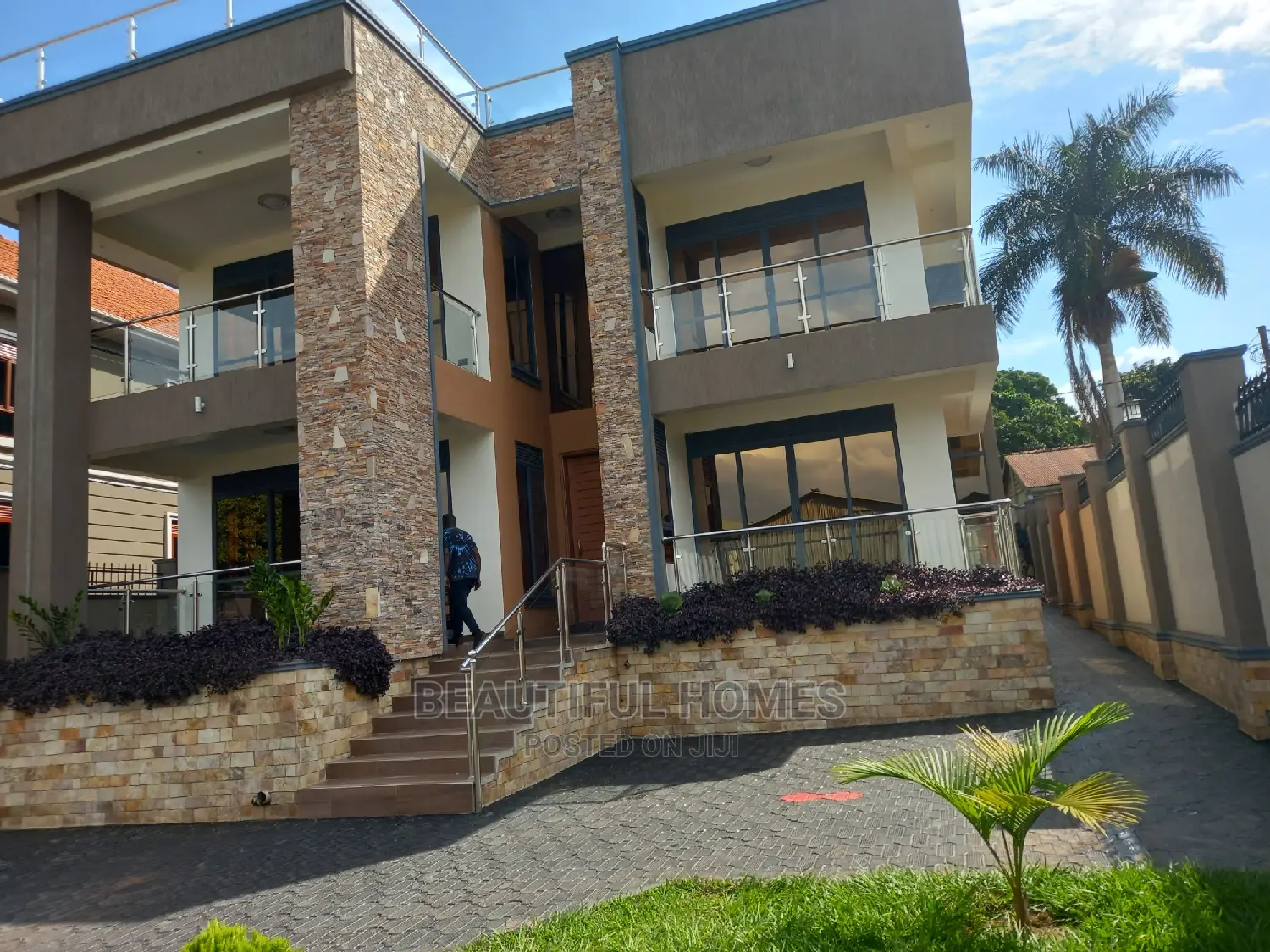Furnished 6bdrm Mansion in Munyonyo Tarmack, Makindye for sale
