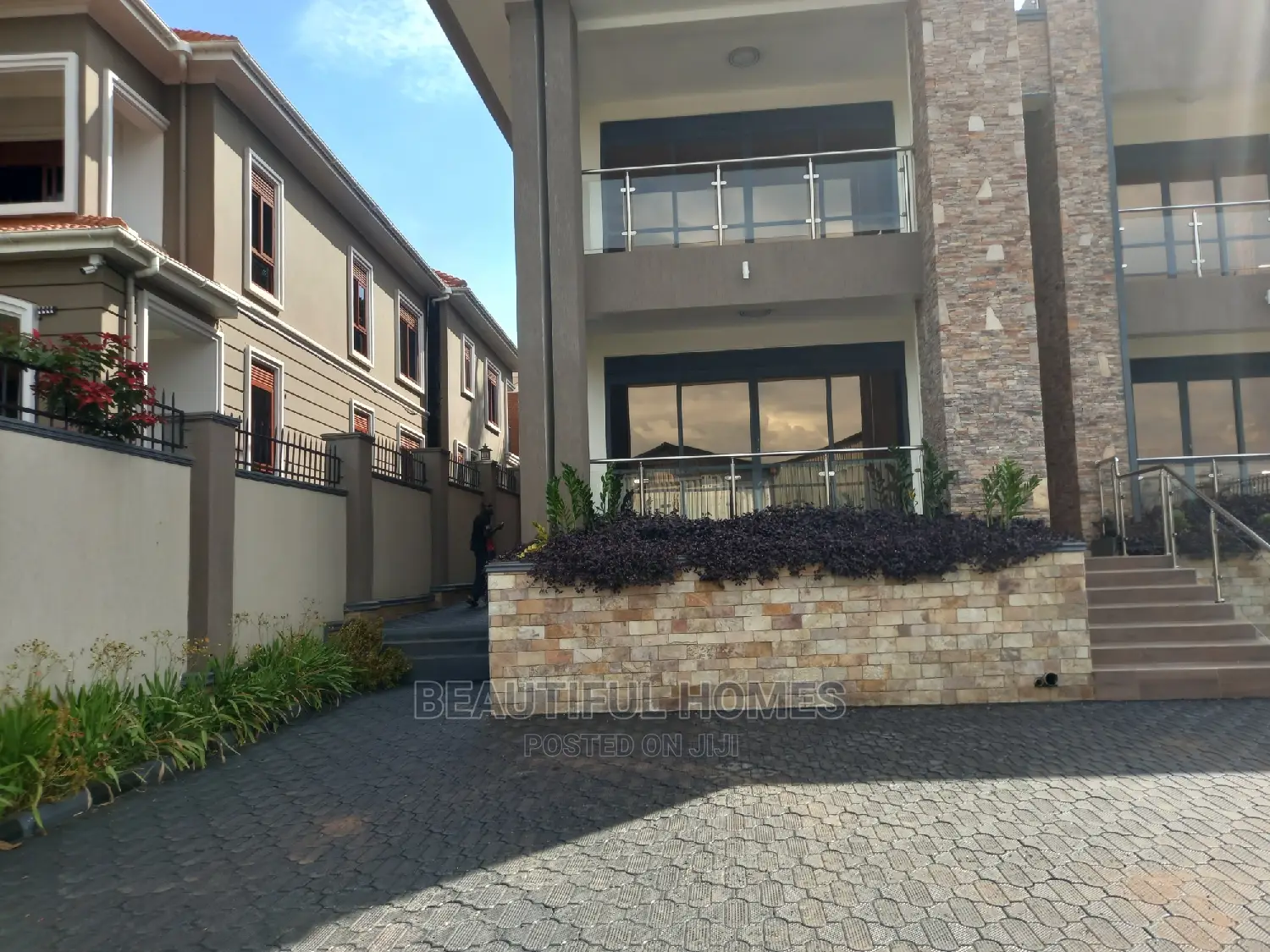 Furnished 6bdrm Mansion in Munyonyo Tarmack, Makindye for sale