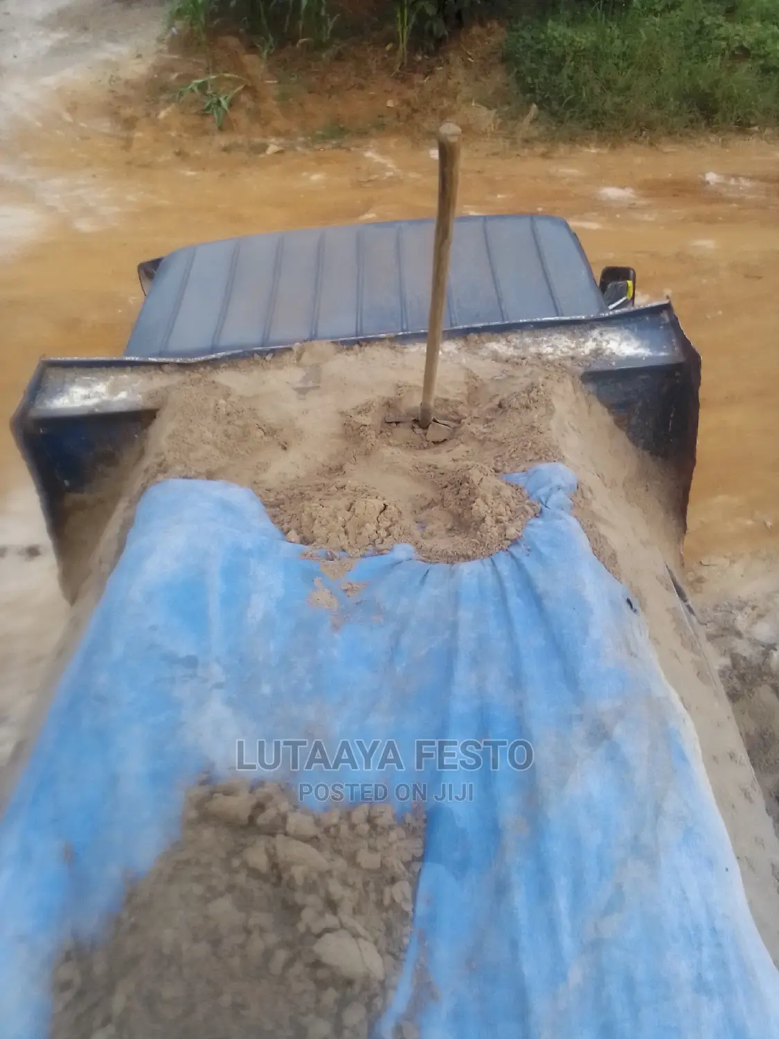 Am Selling Sandsoil in All Types of Trucks