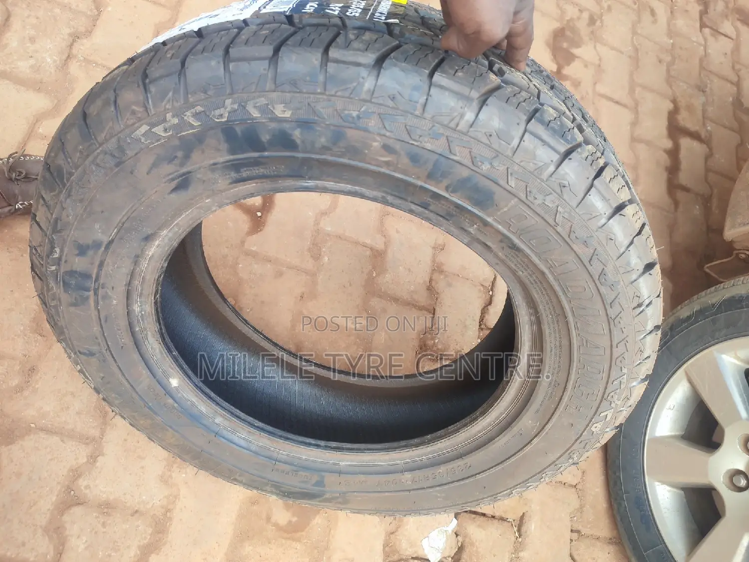235/65r17 Roadm