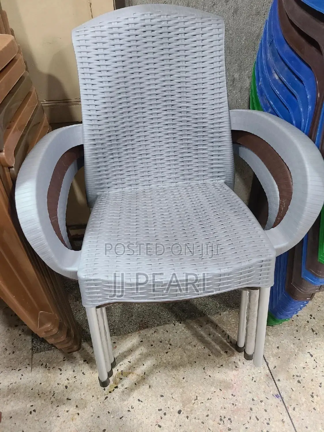 Plastic Armed Chair With Aluminum Legs