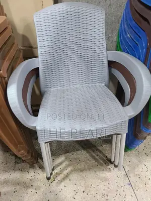 Plastic Armed Chair With Aluminum Legs
